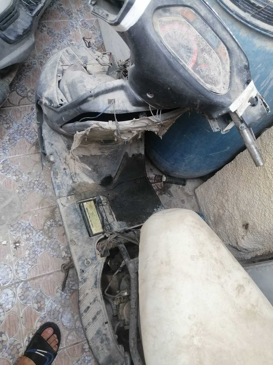 ابيع كوم حديد  موجودات كفرات كلهن حته شوته جانت تشتغل سلف وهند عنوان بغداد بلدايات قرب ساحه الحمزه رقم تلفون *********** بلدايات بي وتساب سعره ١٠٠ بيه مجال

