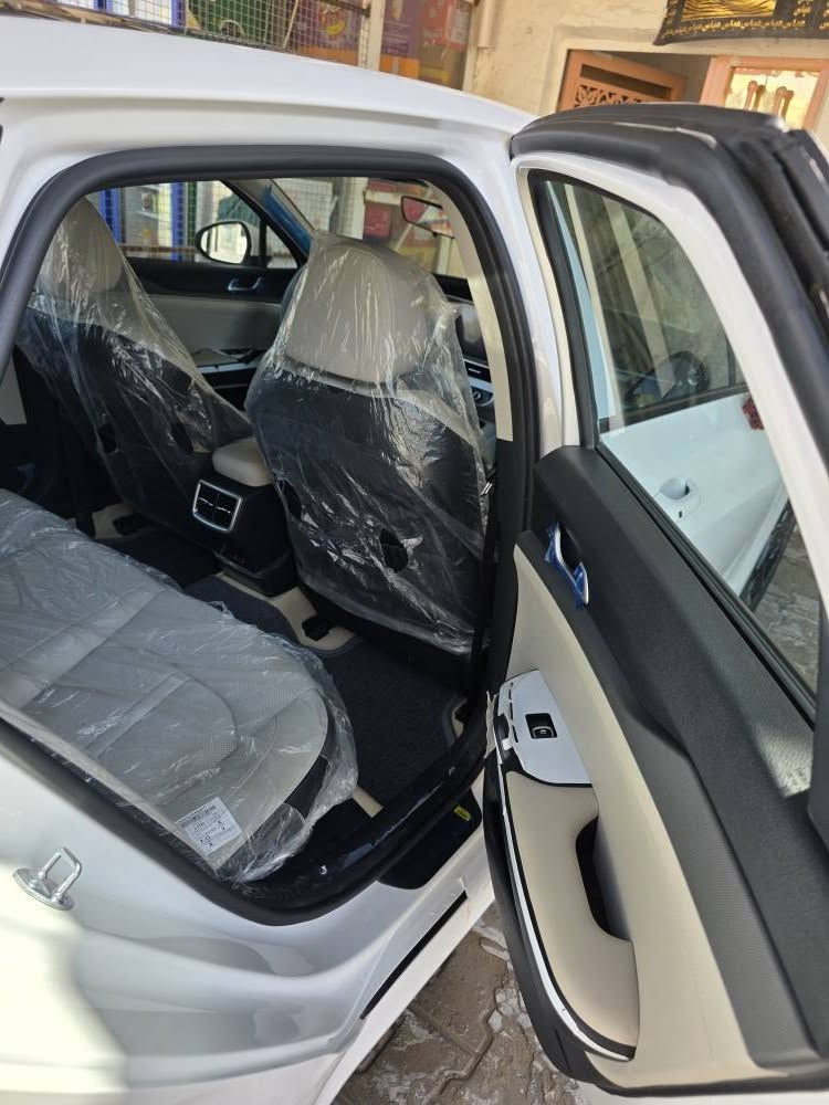 السلام عليكم سياره للبيع كي فايف ٢٠٢٦ كفاله عامه ماشيه ٤ الاف فول مواصفات المكان كوفه شارع المعمل رقم الهاتف *********** النجف, العراق
