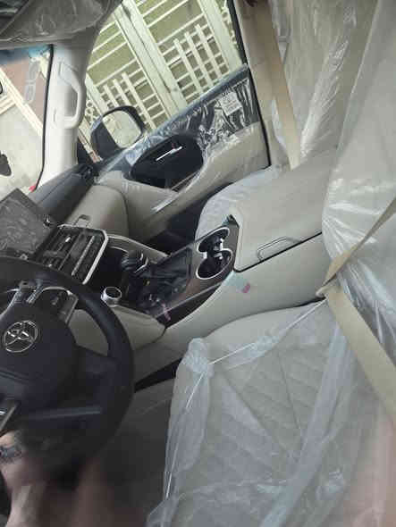 سيارة تتحدّى الصحارى والطرق الوعرة، وتجمع بين القوة، الراحة، والتكنولوجيا اليابانية الأصيلة 🇯🇵
ماشيه الفين فقط
🚗 المواصفات الأبرز:
بريم اصلي لمتد محرك ٤٠٠٠ اقتصادية 
⚙ محرك 4.0 لتر V6  🔥🔥
🛞 نظام دفع رباعي 
🪫 وضعيات قيادة متعددة 
🛋 مقاعد جلد فاخرة + 8 ايرباك
🌅 فتحة سقف 
📱 شاشة وسطية 
📱 شاشات خلفية ترفيهية خلفية
🎥 كاميرات 360° + حساسات 
🛡 أنظمة أمان Toyota Safety Sense
🚙 تصميم فخم يوحي بالقوة، وأداء يثبت ليش هو الأسطورة لاندكروزر
💰 السعر 💲
📞 للاستفسار والتواصل:
***********

#LandCruiser #Toyota2024 #لاندكروزر #تويوتا #GXR #فخامة_يابانية #شركة_باركود #سيارات_بغداد
