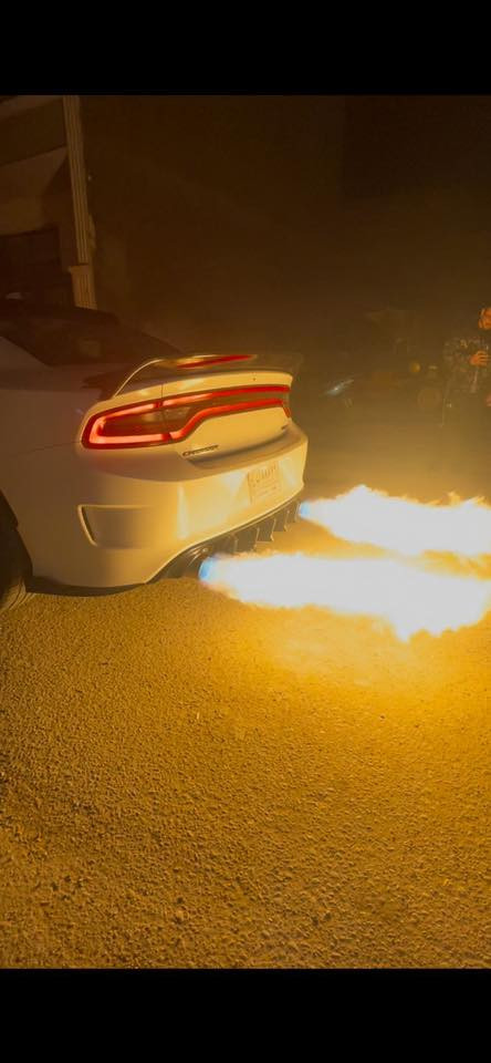 جارجر ارتي محرك 5700 /2016
ماشيه 120م عليها تزويد  من امريكا عليها شوته KN 
لد اوركل متحرك 200مود 
لد داخل متحرك 
اشاير جانبيه متحرك 
سستم كامل لحايه زعانف دوسات دفيوزر 
داخل سياره كاربون فايبر ب كامل 
عليها جكات s2
عليها باك فاير يخبل 
عليها برمجه مصطفى ايكل 
حت ع بانزين عادي مدك دوانز 
عليها دبات سود
ويل نجمه 20 تو سايز 
لغد شاصي كفاله حادثها كلش بسيط بس بطرف شاصي كلش قليل ميبين أصلا 
محدثها دعاميه امامي وخلفي اس ارتي 
كفرات فجوج  ستدات طلقات يعني سياره من ناحيه لكماليات مابيه نقص كلشي وسياره ع ايدي كلشي مشتغلها كير مكينه كفاله وتجي وتشوف بعينك 210 وبيها مجال وسياره مال جناي تعال كلب وقتنع لاتقارنها بلمهجومات *********** مكاني بغداد
