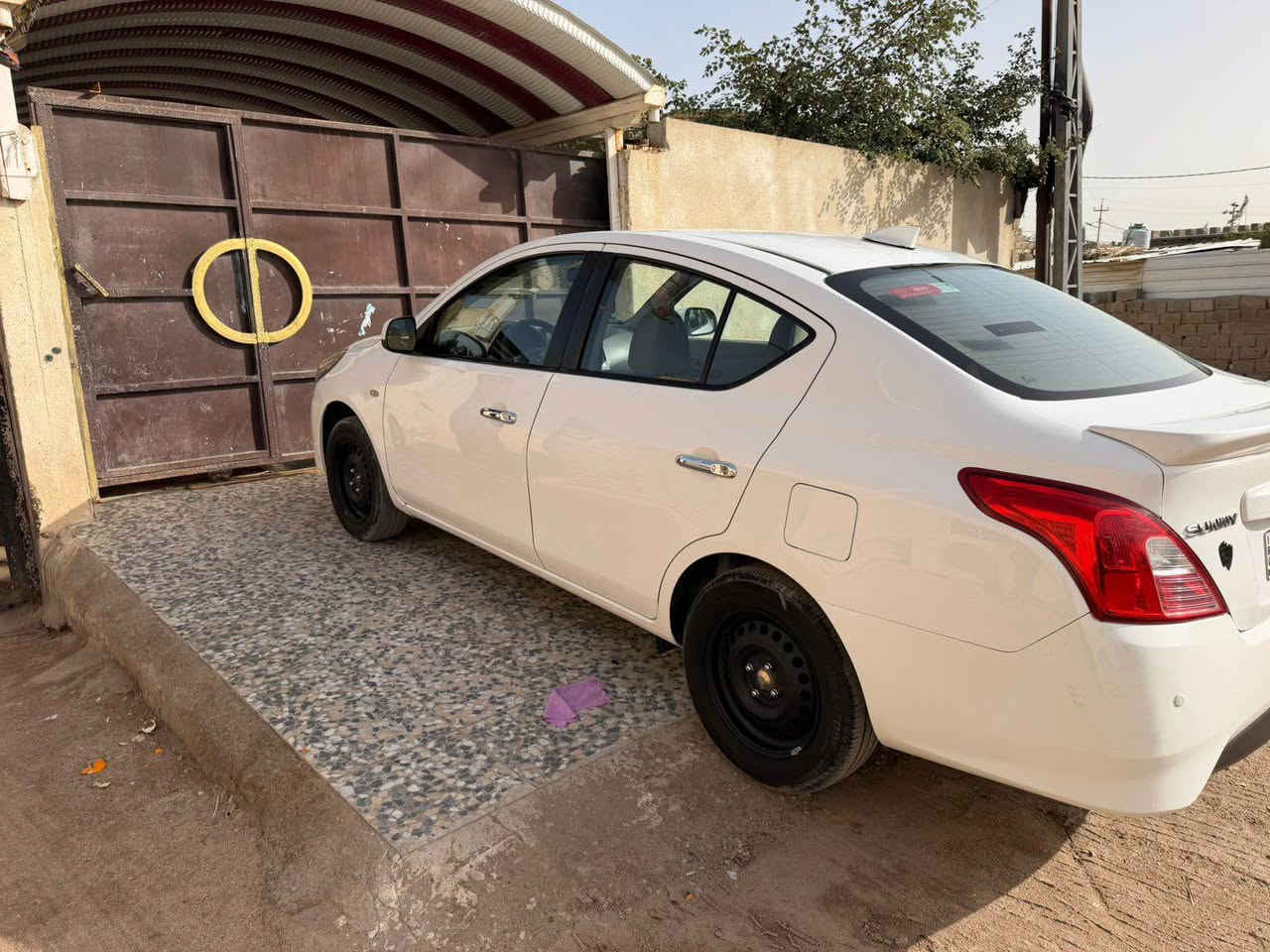 سلام عليكم 
نيسان سني هندي 2024
سياره كفاله جاهزه للخير 
السعر125 وبيها مجال بصيط
عنوان بصره كرمه علي ابوصخير
هاتف وتساب
*********** البصرة, العراق
