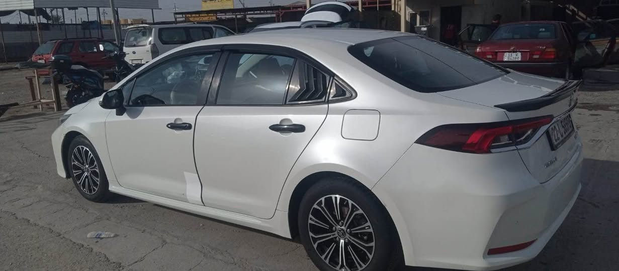 السلام عليكم للبيع كورلا 2020 ساز اصل 
مكينه 2000 
فتحه 
تحكم ستيرن 
كروز سرعه
نضام ايكو وسبورت
مانع انزلاق 
ومواصفات الكورلا المعروفه
السياره بدون اي نقص جاهزه
بيه صبغ جاملغ + السونار مرفق بالمنشور السياره بدون اي دواخل 
السعر 155 ورقه وبيه مجال
مكان الانبار الخالديه 
للاستفسار *********** بغداد, العراق
