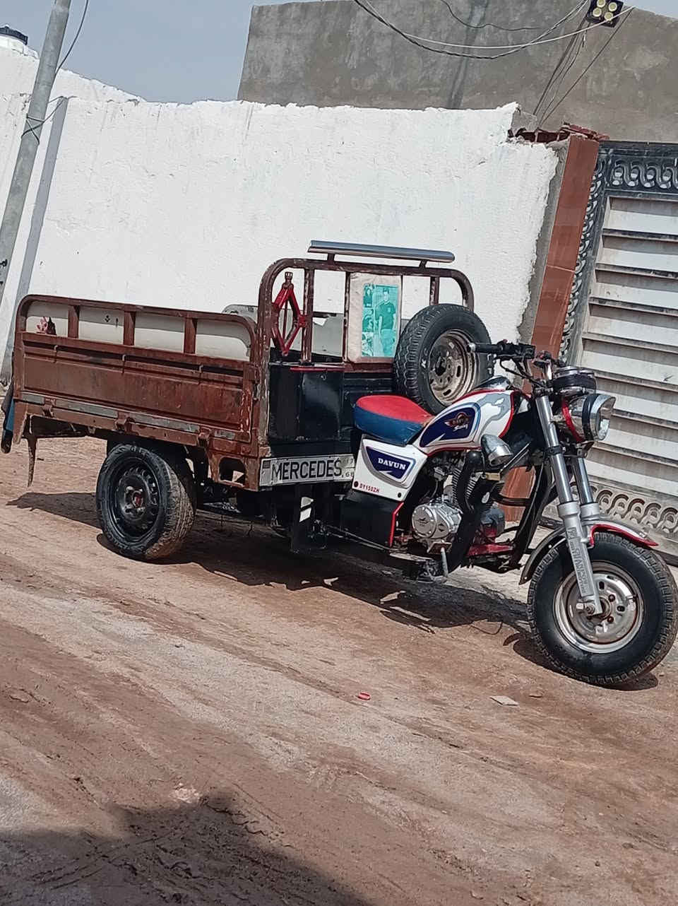 ستوته دايوان مديل ١٧ محرك جديد مال جمره ودبلات جمره وتواير سايبه رقم أبيض معمره جديد رأيه مليون ونص وبيه مجال ***********
