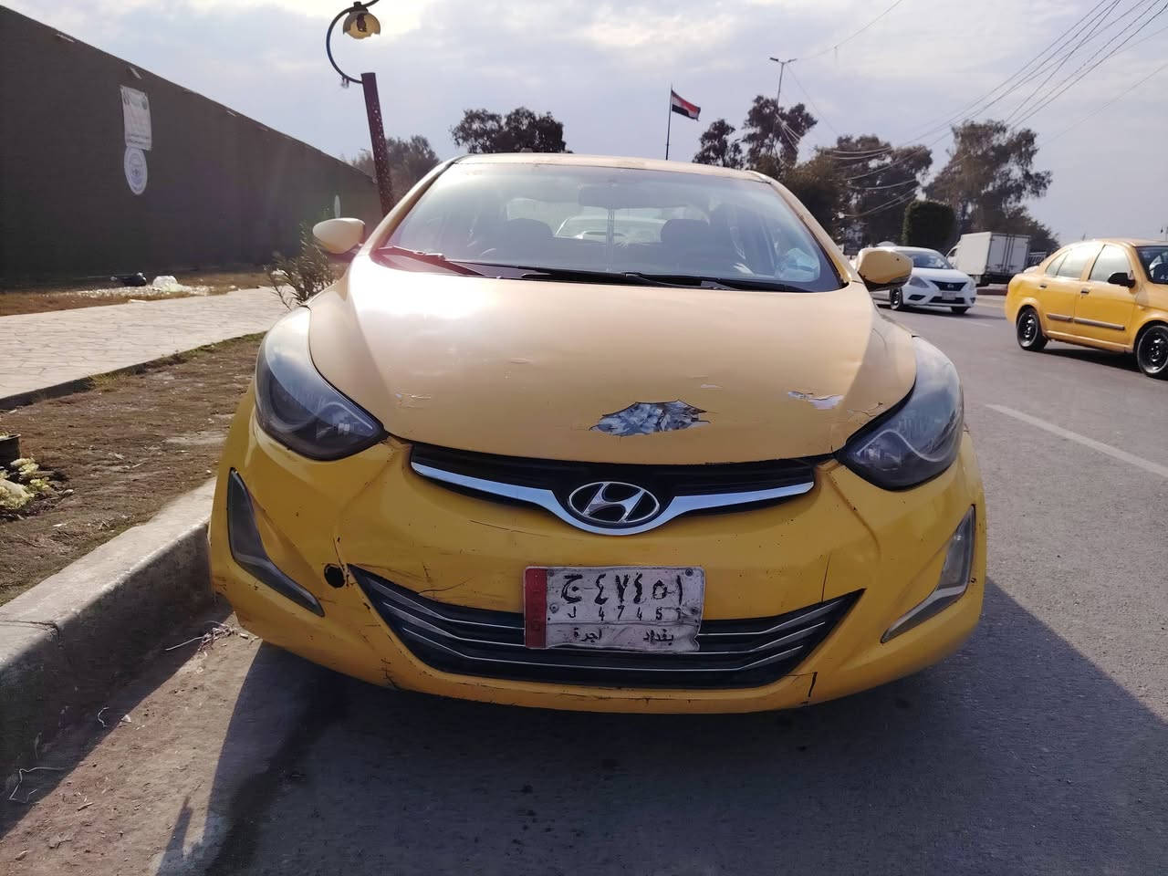 سلام عليكم الانترا 11مضلع امريكي حادثها بنيد وبيها قطع صبغ ومعجون بدون دواخل مكينه وكير مجفتات جديدالسعر 83وبيها مجال مكان السياره بغداد ***********
