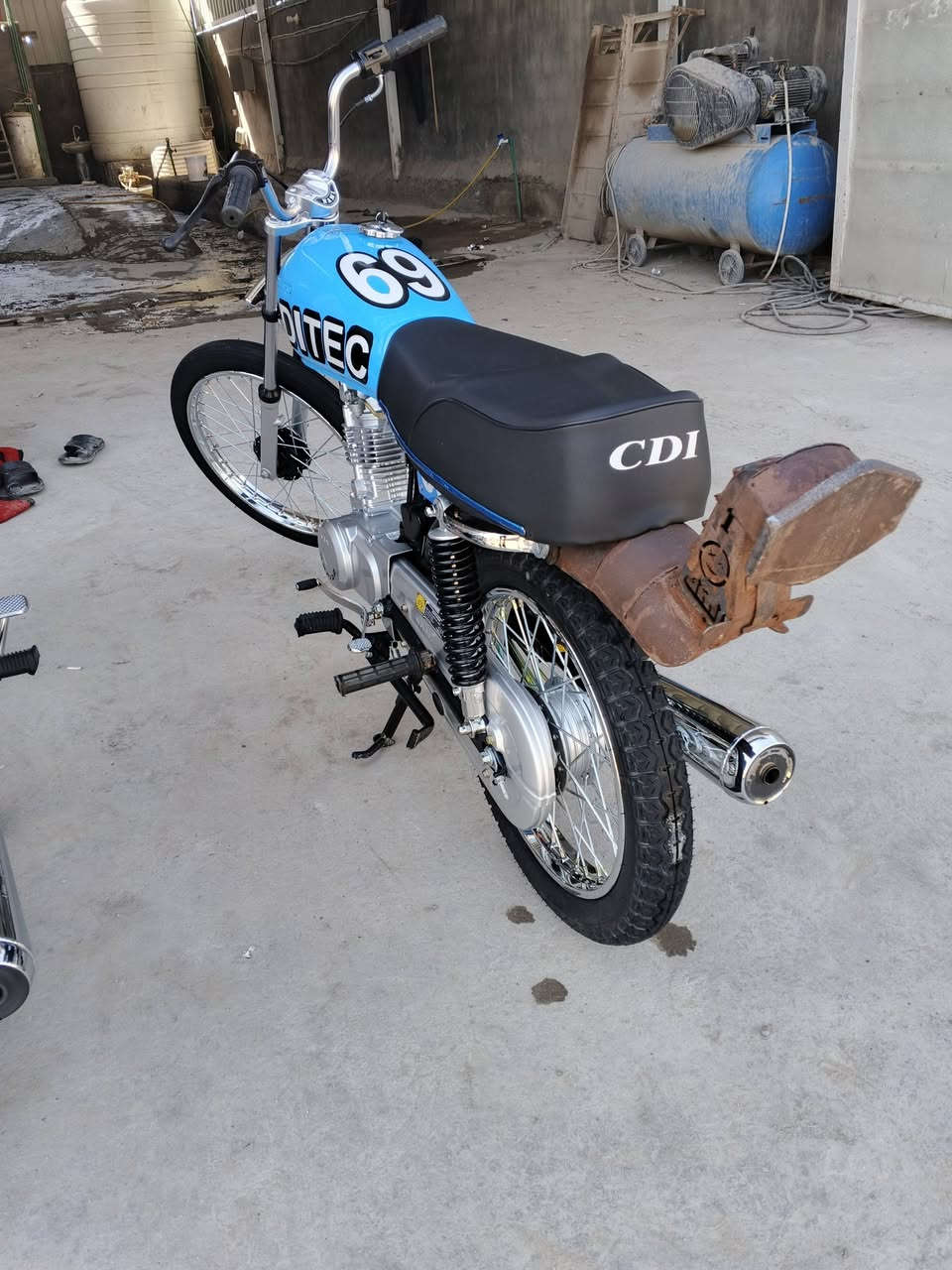 للبيع لو مراوس بدايون نفخ اهم شي لنضافه وطي فرق إدراجه ماصرله 26يوم من عمرته غراضه كلها اصلي بس انتنس ورابيدو مابيه برغي تجاري وشاصي أصولي مديل 2020 اوراق كامله يعني كبل ترقيم وتعمير 26 ماعيزه برغي واحد كامل الماطور وهاذه رقمي *********** ولمو شراي لا يتعبني
