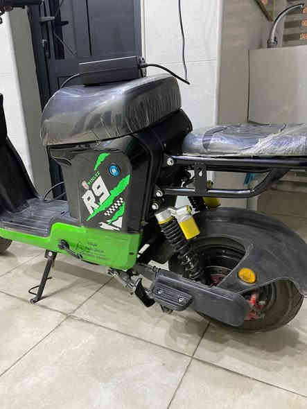 السلام عليكم دراجه ار تسعه للبيع الدراجه نضيفه كلش وفول موصفات
5بطاريات كبار (ولي ) 
الملف 1500 واط 
نظام بك ( ترجع ليوره)
أربع سرع بيه 
سرعه غير حقيقي 109 سرعه الحقيقي 79
نظام باك للحمايه 
سويجات عدد2
بصمه تشغيل عن بعد عدد 1
كارت عدد 1
لايت زنون عالي وناصي 
نشره سبع الوان 
وبعد هواي موصفات الدراجه كلش حلوه ونضيفه امانه الله 
السعر 450 وبيه مجال قليل  رقم الواتساب للتوصل***********المكان بغداد حي العامل
