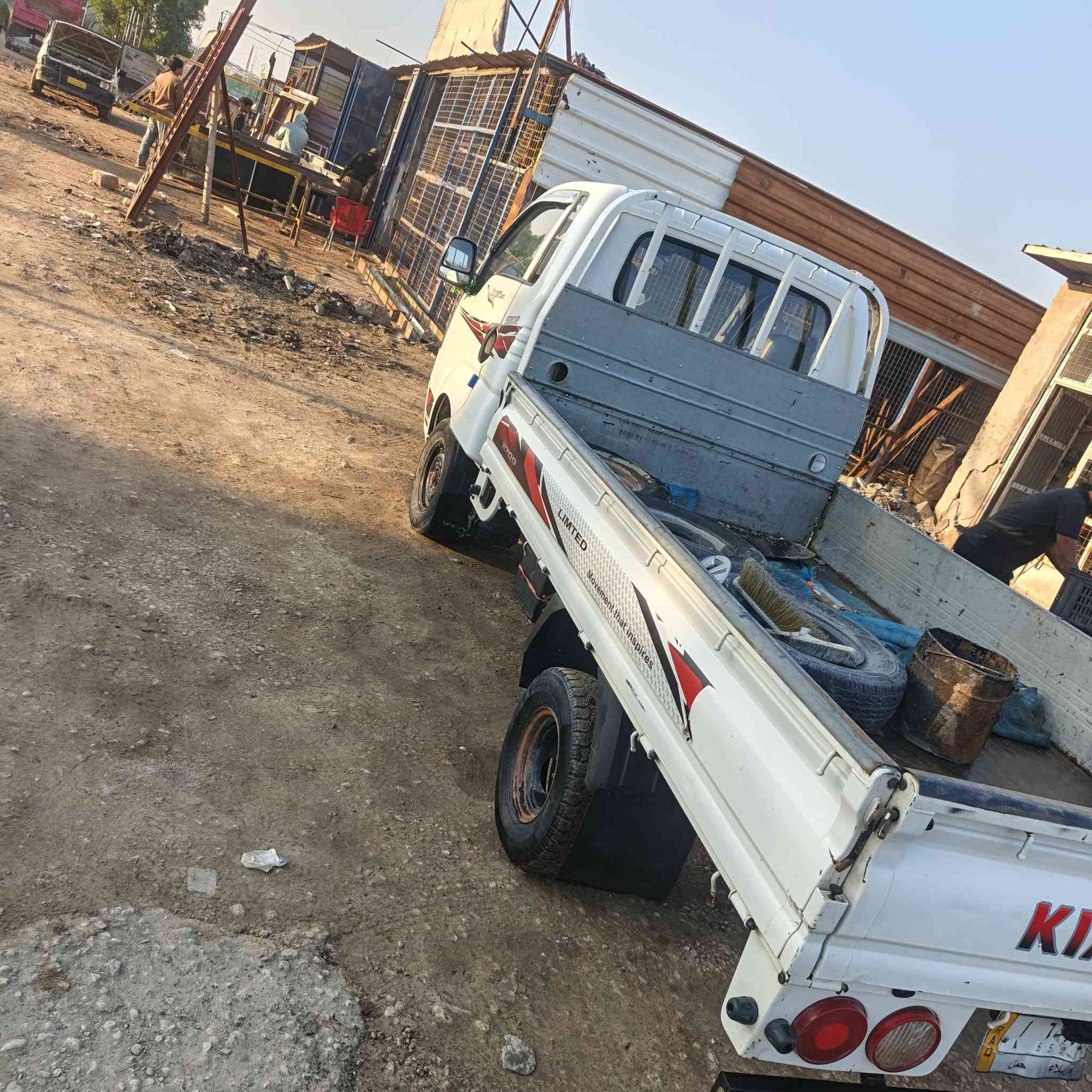 سلام عليكم عنتي كيه مديل 2012سياره حلوه مابيه اي ضربه ونضيفه مكان نجف سعر 98وبيع مجال رقم ***********
