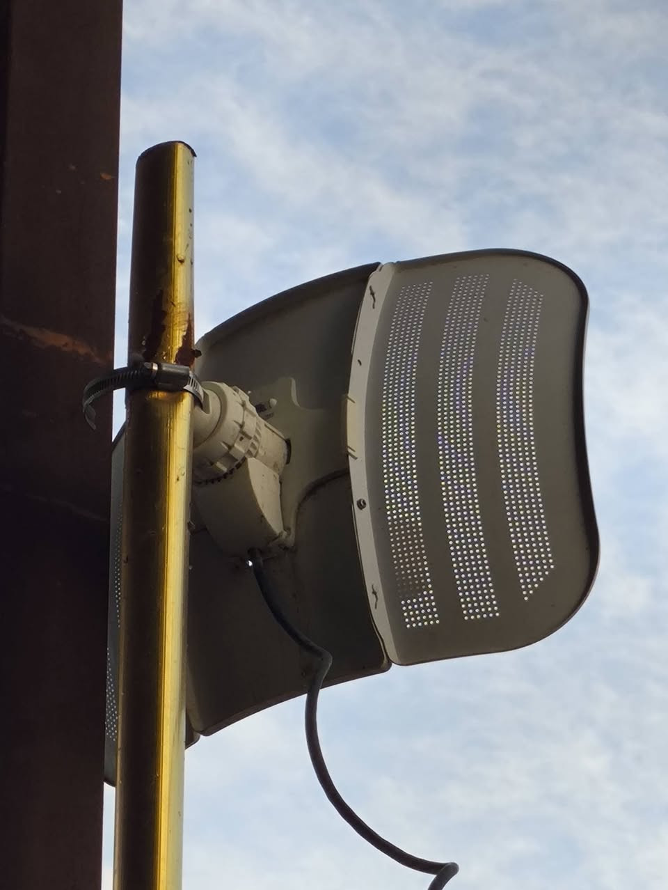 السلام عليكم منضومه انترنت كامله ما بيها كل نقص او شغاله شرط الفحص كلهن للبيع مثل ما موضح بل صور استخدام 4 شهور مكاني نجف سعر 100 قفل ( نانو + راوتر عدد 2 + يوبي اس)  متواجد واتساب او مسانجر ***********
