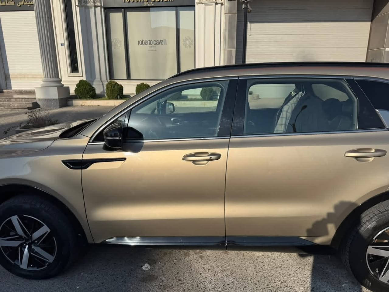 السلام عليكم 
سورنتو Ex  2021 وارد امريكي ‼️
لون/ذهبي شمباني 
سياره  رقم بغداد  بسمي شوكت متحب احولك 
هزه جديده
الحادث فقط  بنيد ما واصل راديترات عل البلاد الراديترات والباب الخلف الصدر بيها بارد 

المواصفات/محرك 4 سلندر تيربو 2500 🚀✨
1-كشنات VIP منفصل✨
2- حساسات ✨
3- رادارات جانبي امامي خلفي✨
4-توقف ذاتي✨
5-تحديد مسار✨
6- سياقة ذاتية✨
7- مري شفط✨
8- جنطة كهرباء وشفط✨
9 بصمات دخول ذكي على الابواب✨
10- كنشات كهرباء وتدفئة✨
11- عداد الكتروني✨
12- خمس وضعيات قيادة ( ايكو- سبورت - سمارت- سنو-نورمل)✨
13- تحكمات بلستيرن✨
14- تبريد قطعتين ✨
15-سايد بريك بصمة✨
16- ابل كاربلي✨
17-شاحن واير ليس✨
18-لايت زنون 3 عدسات LED✨
19- ويل حجم 20✨
20- جام كله اوتو✨
21-بك لايت LED✨
22- كامرة خلفية✨
23-فور ويل
وبعد بيه هواي مواصفات سونار وين ما يعجبك افحص 
السعر 215بيه مجال حك الجيه 
📞***********

📍بغداد حي اور
