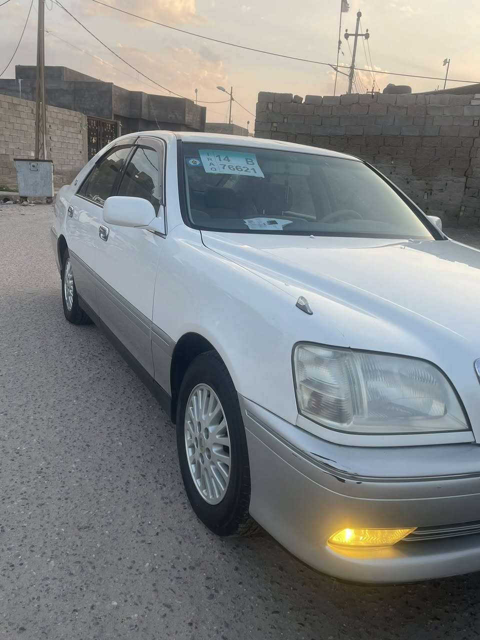 للبيع تيوتا كرون صالون رويال 2001 اصل عادية مو كرستال
اللون ابيض لؤلؤي محزم سيارة جديدة ماماشية بالعراق  مكفولة 
شاصي 175 محرك D4.3000 الكبير 
سيارة فول بطن 4 دكم 
ثلاجة وتبريد خلفي 
4 كشنات كهرباء 
ستيرن كهربائي 
بردة خلفية كهربائية 
مانع انزلاق تراكشن  
وضع سبورت 
عينة دبل شاشة ديجيتال وإلكتروني 
شاشة وسيدي جنجر 6 اقراص 
سيارة جاهزة وجديدة 
دخول جديد رقم بصرة الدولي الجديد تحويل ثاني يوم 
سيارة مزاد دولة تحويل بسم المشتري 
سيارة مكفولة 
مكان السيارة بصرة قضاء الفاو اخوكم هادي المنصوري سعر مناسب بالنسبة الخواتها اتصل وتدلل ***********
