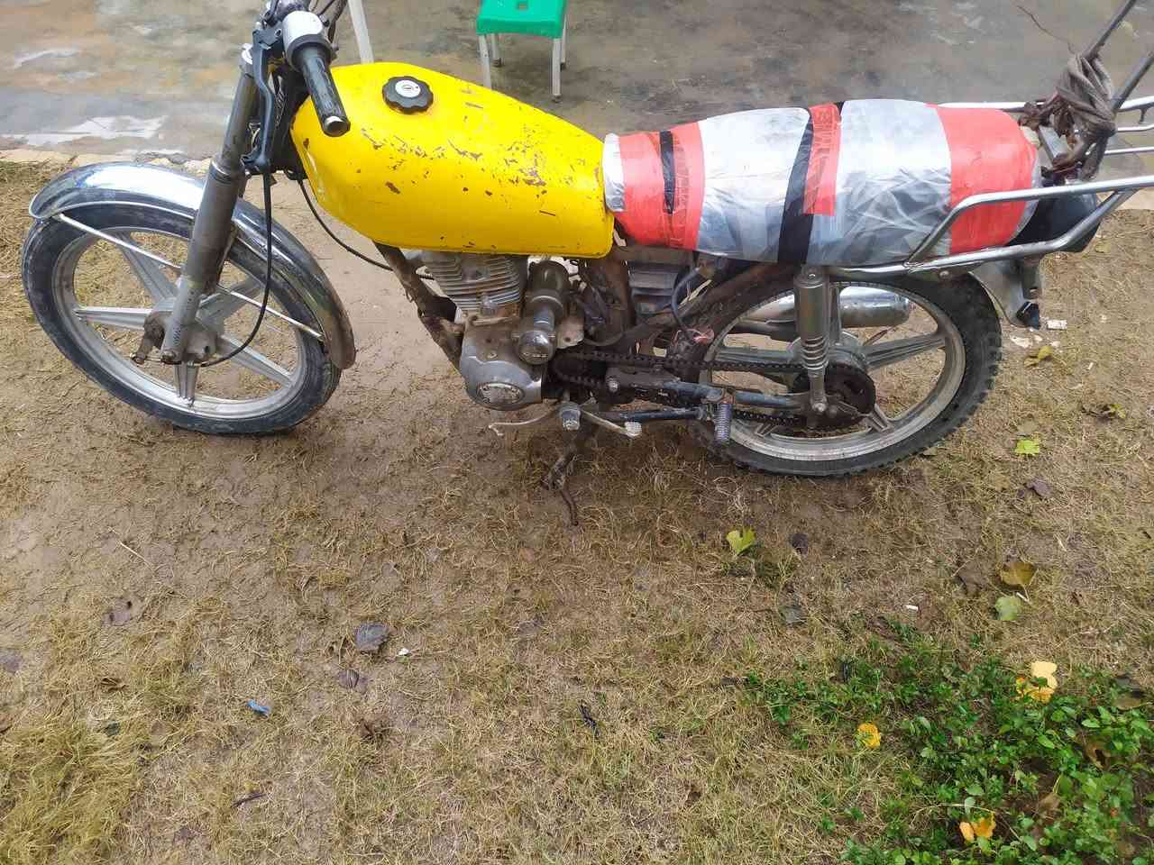 ماطور 5 كير محرك بالشرط سعره 150 وبي مجال شويه مكاني قرب مستشفي النصر ***********
