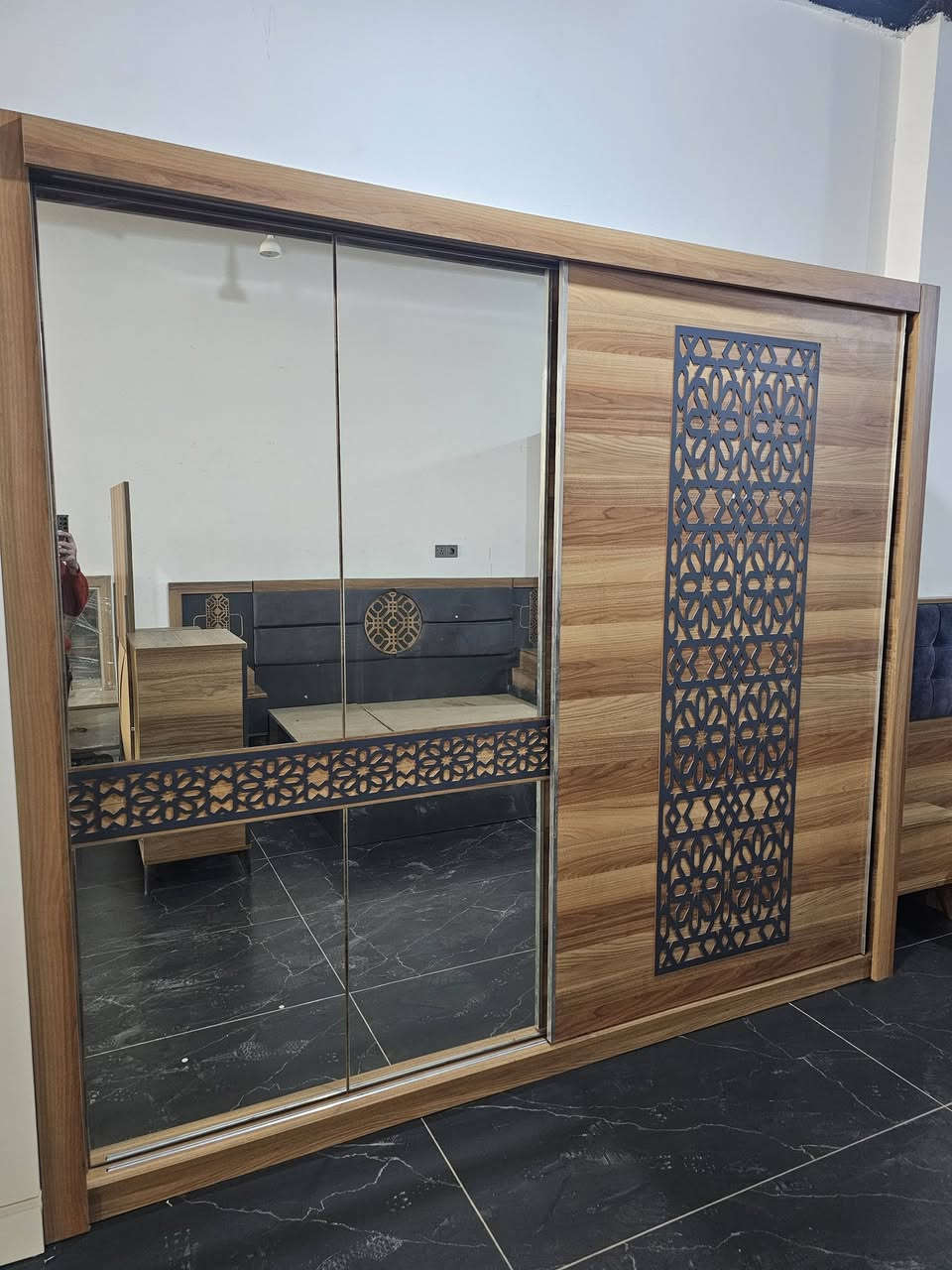 غرفه نوم تفصال درجه اوله للبيع نظيف قليل مستخدم سعر 450 الف شراي يخابر رقم مكان كركوك سارعو بل حجز ***********
