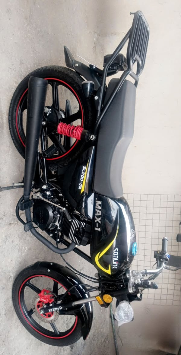 : السلام عليكم، للبيع دراجة سونلينك (Sonlink) موديل 25 حديث، الدراجة "زيرو زيرو" وجديدة بمعنى الكلمة. لون أسود ملكي،  .
​الحالة: الدراجة باكياس الشركة، ما ماشية هواي ومحركها بورقته. كاملة من كلشي (لايتات LED، وكهربائيات توب). يعني تشتري حاجة جديدة  وبسعر أنسب.‏‪***********‬‏رقمي ودلل
