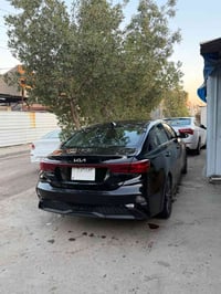 كيا فورتي موديل 2023 لون اسود شذرة  حادث بابين وجاملغ خلفي بدون دواخل ...