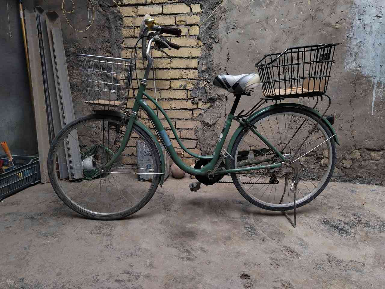 السلام عليكم بايسكل ياباني جديد اريد مراوس بادراجه حسب القناعه وذا بيع سعره 100 نضيف مثل ماواضح بالصوره مكاني مسيب *********** رقمي
