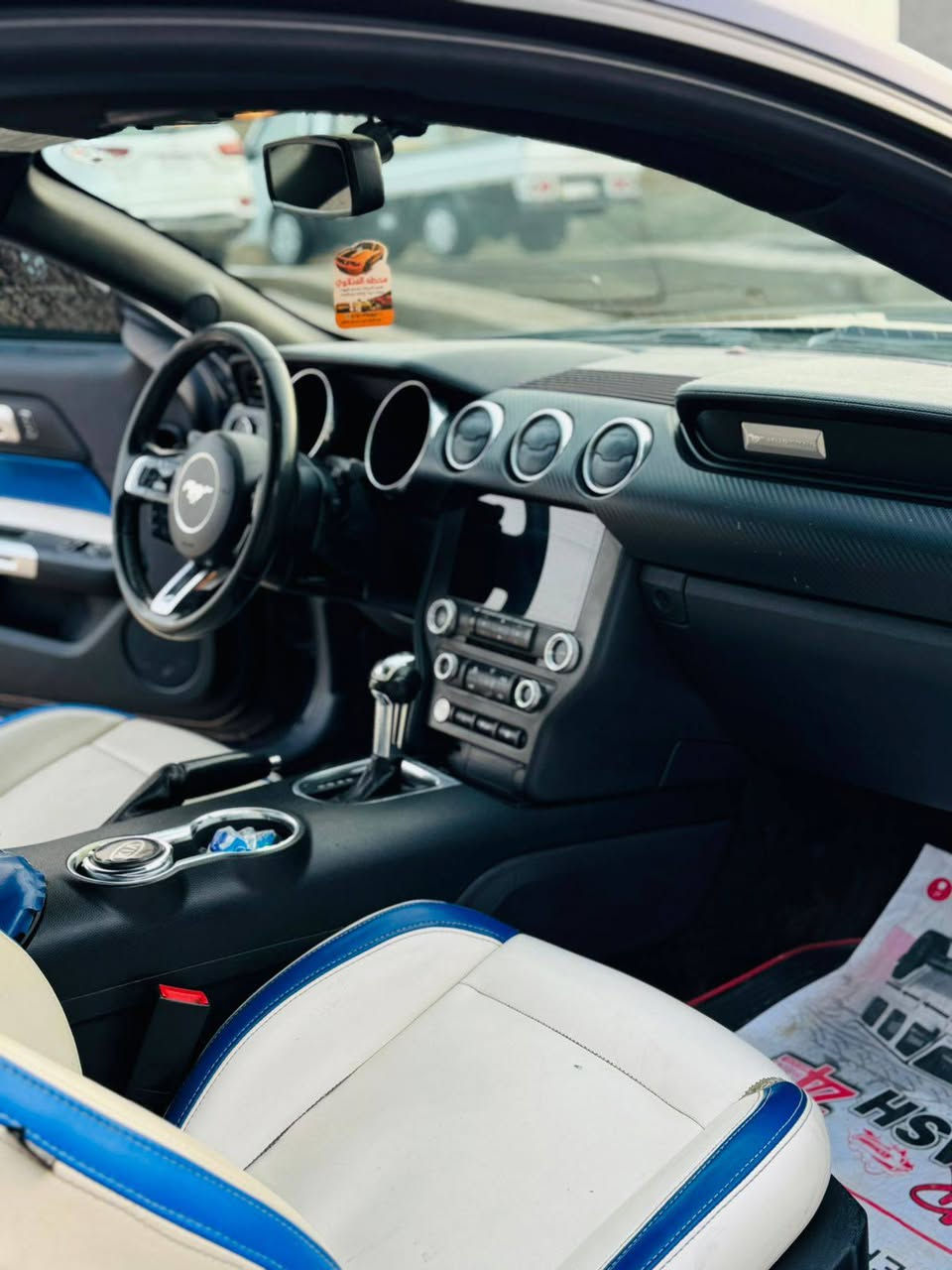 ع بركت الله نتوكل
18بيها هواي مواصفات السياره مثل ما تشوف نضافه 90
بدون دواخل بيها قطعتين 
***********
