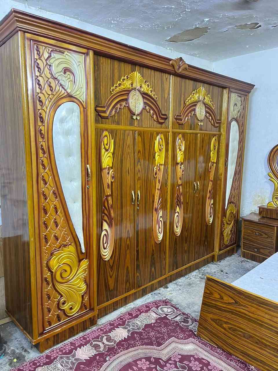 غرفه اخشاب مستعمله للبيع نضيفه 6ابواب ملحق الزاويه كنتوريه السعر 600بغداد الاتصال ***********متواجد واتساب أكو توصيل بكروه
