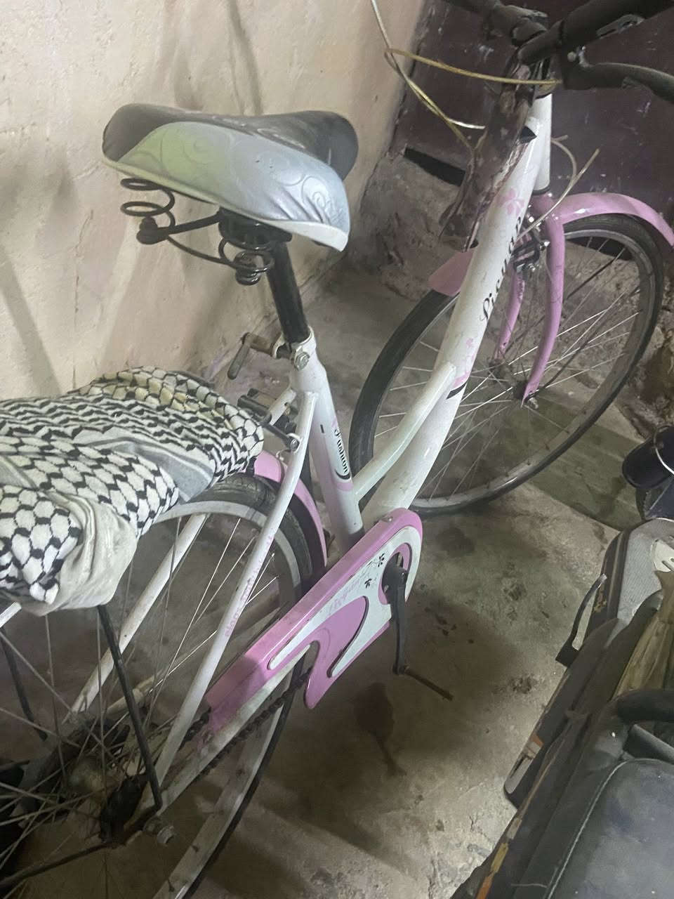 سلام عليكم دراجه شحن كامله مع الشاحنه شغال. عل فحص وبايسكل سعر ١٢٥  وبي مجال وبايسكل. ٦٠


**إذا كنت صاحب هذا الإعلان وتريد حذفه لأي سبب، رجاءا أرسل رسالة إلى الدعم الفني**