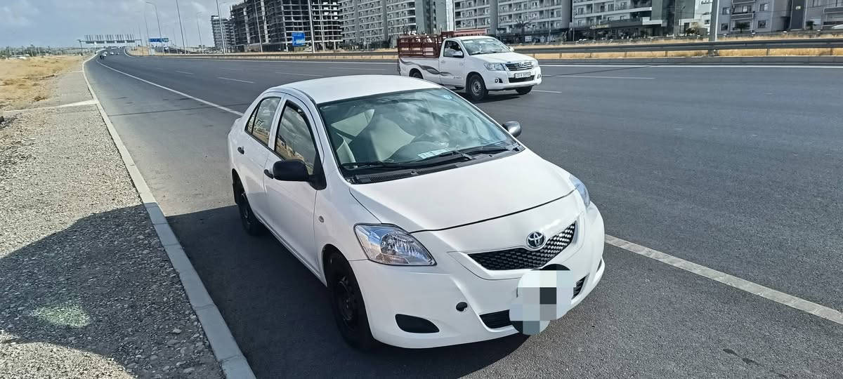 ‏یارس 2013.
‏هەزار 263 رۆیشتیە
‏Abs
‏گێر تۆماتیکە
‏دەبل گیجە 
‏سەنەوی بەسەرچووە
‏گیرو مکینە بەشرتە
‏3پارچیە و دەرگای سایق بیلادی گۆراوە هەر دوو ئێرباگی تەقیە
‏مجالەکی کەم تێدایە
‏***********
‏ أربيل, العراق
