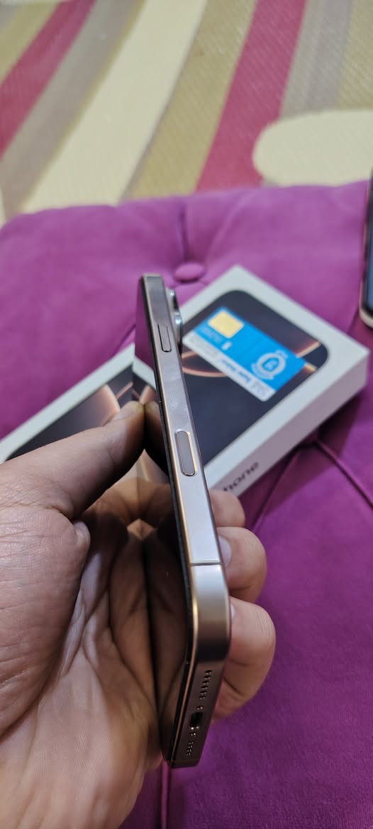 سلام عليكم  للبيع ايفون 16برو ماكس نظيف جداً بطاريه 100 عدد دورات 12 شرق اوسط شريحه واحدة مع اضافه شرائح الكترونيه ذاكره 256 جاهز درع اصلي ولزكه اصليه ودرع كامرات ثلاث كفرات وغراضه كلهن جاهز وضمان موجود بعده ما خالص 
 يريد يتواصل على الرقم الواتساب موجود حياكم الله
***********
