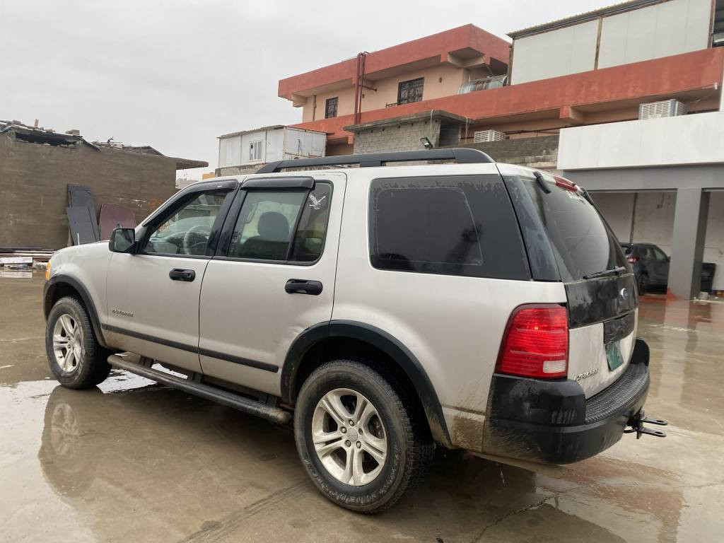 فۆرد 2006 ساغ بێ ڕەقەم 
فول فول مواسەفات 
کێشەی مەدەنی بەشەرت
بێ سبوغ بێ لێدران بێ دعم 
6 پستۆن گێرو مەکینە بەشەرت 
سەیارەکی مەزبووت نرم و خۆشە
کارەبای کامل مەزبووتە جرکەی تێدانیە 
سعری 45 کەمێک مەجال شوێن هەولێر 
*********** أربيل, العراق
