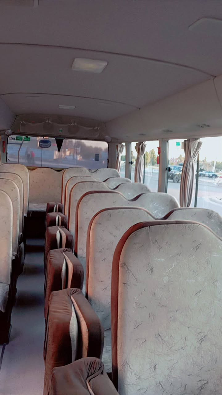 السلام عليكم كوستر للبيع موديل 19 كفالة عامه تخم تاير تبريد محور منضومه غاز 
السياره كامله 
***********
