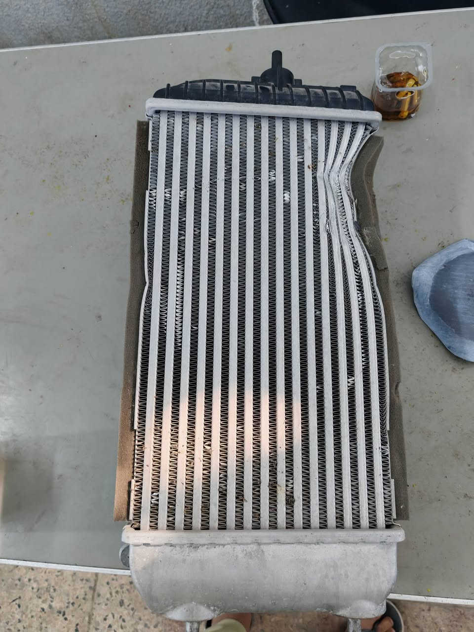 سلام عليكم شلونكم اخوان عندي هاي الراديتر للبيع مال سورنتو 2500 تيربو جديد كلشي مابي نضيف كلش زرف مابي وشرط الفحص الي يريده موجود مكاني بغداد الشعب يم اسواق المركزيه ***********
