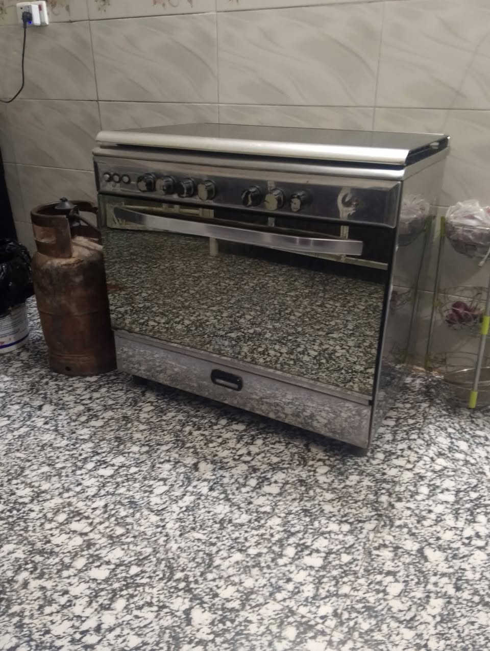 السلام عليكم 
طباخ اونيكس مصري بوري وليس نوزل للبيع 
طباخ مصري 5 مشاعل
قياس 90*60
نسبة النظافة 90٪
تفاصيل اكثر يرجى الاتصال 
***********
*********** واتساب
او المراسلة عبر الماسنجر
