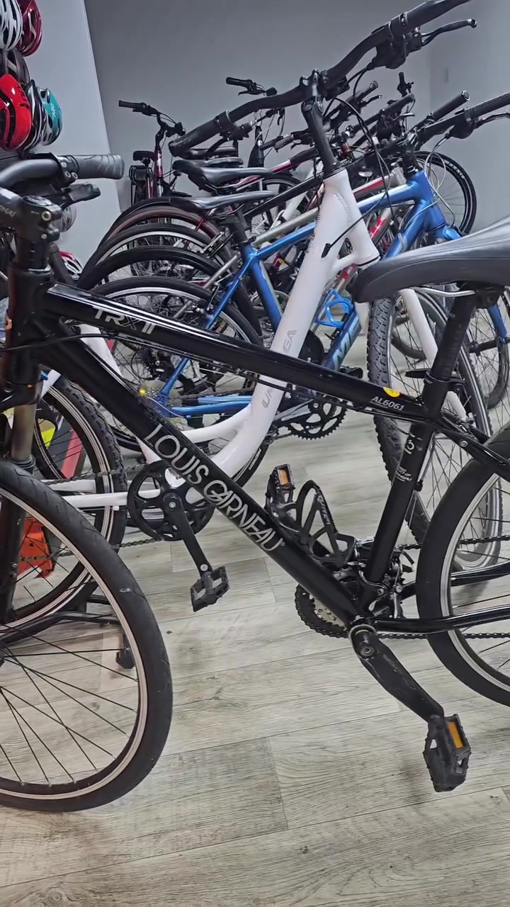🚴‍♂️ فرصة مميزة لعشاق الجودة 🔥

دراجة Louis Garneau الأصلية بتجهيزات ممتازة وسعر مناسب جداً!

🔹 حجم العجلات: 28 (C700)
🔹 قياس الفريم: Small
🔹 سستم Shimano Alivio 9×2
🔹بريكات دهن هايدروليك دسك
🔹 جميع القطع أصلية ومختومة باسم الدراجة
🔹 نظيفة وجاهزة للاستخدام

💰 سعرها مناسب جداً لا تفوت الفرصة!

خدمة توصيل متوفّرة لجميع المناطق
إمكانية الشراء بالأقساط لحاملي بطاقة كي كارد – مصرف الرافدين

🕓 من الساعة 4:30 عصراً إلى 11:00 مساءً

📍 معرض دكتور بايسكل
بغداد – السيدية – شارع ٤٠ (الاطفاء) قرب مطعم SunCity

#LouisGarneau
#ShimanoAlivio
#دراجات
#BikeLife
#دكتور_بايسكل


**إذا كنت صاحب هذا الإعلان وتريد حذفه لأي سبب، رجاءا أرسل رسالة إلى الدعم الفني**