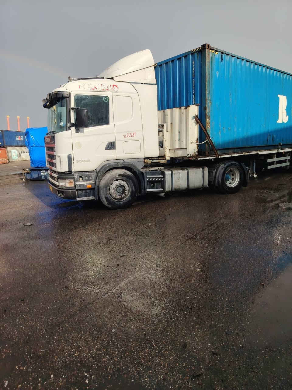 سلام عليكم سكانيه البيع موديل 2001 محرك انجكتر خطين لا بخار ولا تنقص تخم تاير راس وعربانه مكفولة عام ماكنه جبله ***********   رقمه اربيل
