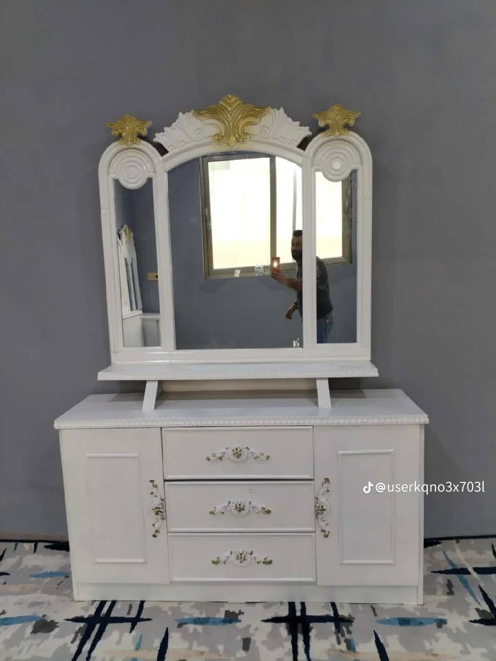 عرض خاص وحصري من 
#معرض_تاج_الملوك_للاثاث 
غرفة فصال تركي والشغل عراقي  5ابواب ملحق خشب صاج 5ملم  صبغ حراري درجة أولى يدات زان نقش سي ان سي حسب الطلب 
لمعرفة المزيد حول أسعار وميزات العروض الاتصال 
*********** موصل, نينوى
