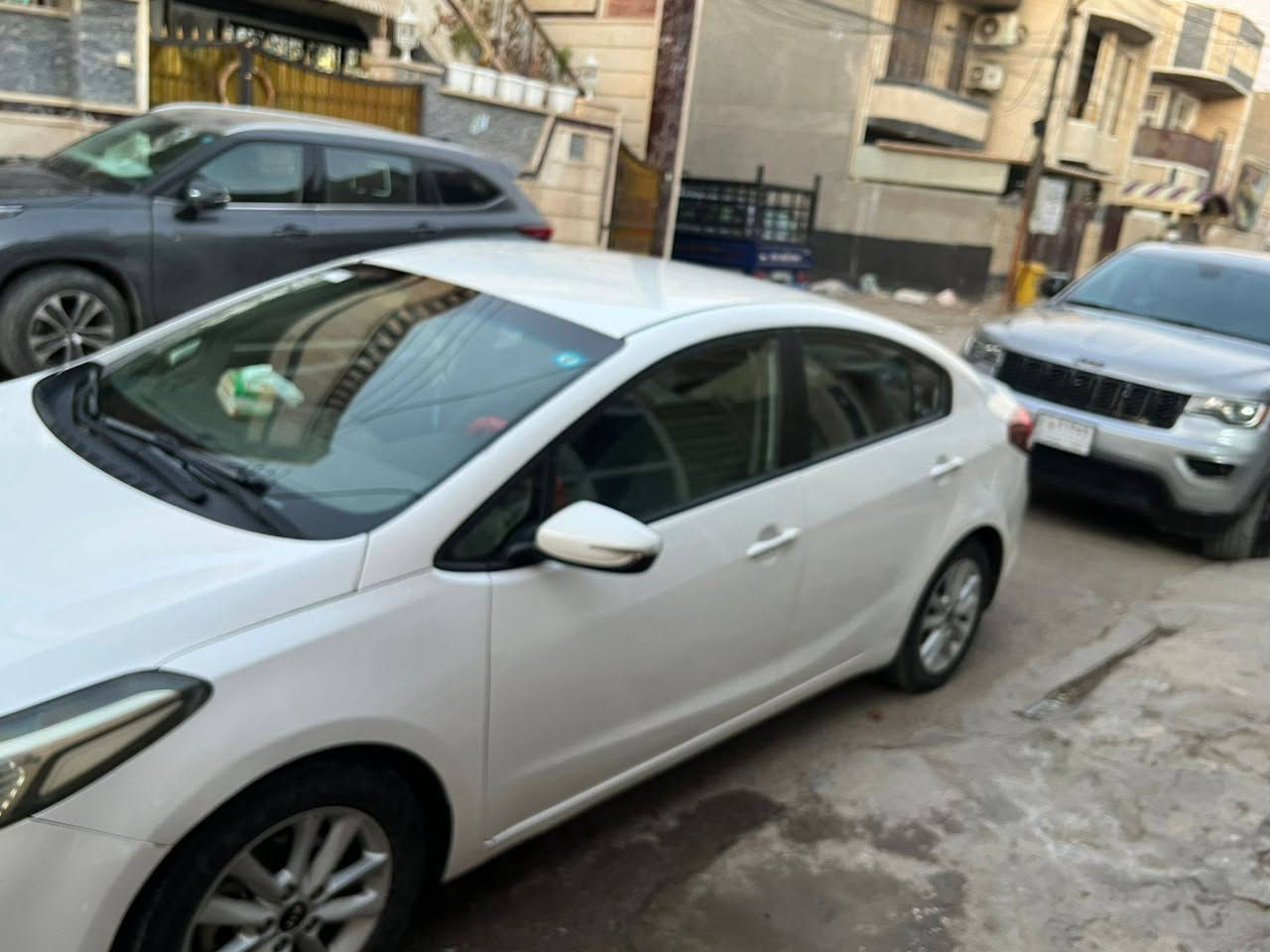 سلام عليكم من رخصه مدير الكروب المحترم كيا سيراتو 2018 خليجي مكفوله نصف فول تحكم ستيرن مري شفط ابيض صدفي سياره ماشيه 54 كيلو متر سياره جديده بل خير عل ياخذه
عنوان الشعب السريدات *********** السعر ١٣٥و بيها مجال قليل بغداد, العراق
