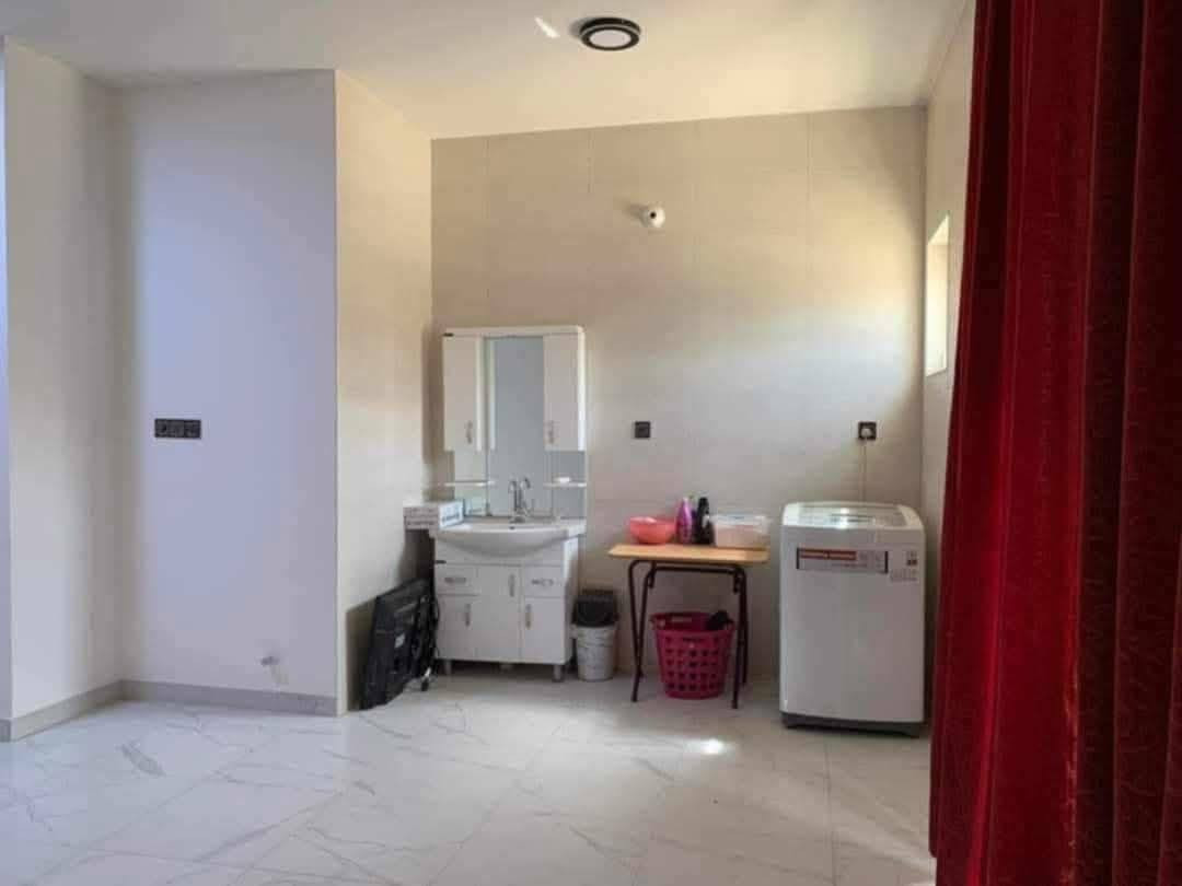 للبيع دار طابو زراعي سند 25 بناء حديث فول بناء مهندس مساحه 120 متر واجهه 7 محتوياته غرفتين وصاله ومطبخ وكليدور مجمع صحيات داخليه وخارجية ومناور عدد 2 ارضيه مرمر خريطه جدا راقيه مودرن العنوان حي صحه فرع المحموله قرب المائيه تقسيم جديد عرض الشارع 8 متر السعر 210مليون مجاله قليل مكتب الشمس للعقار 
*********** وات ساب 
+9647855869494
