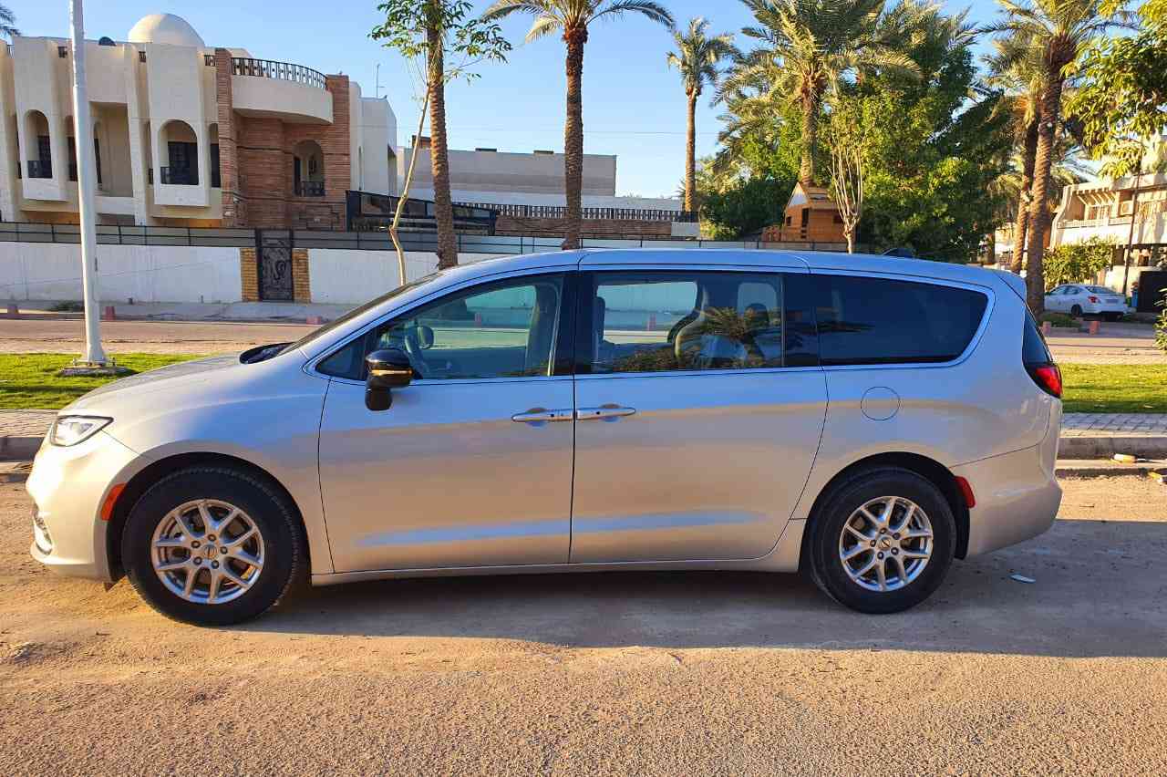 كرايسلر باسفيكا تورنك L موديل 2024  دخول جديد هزه جديده رقم جديد باسمي
محرك 3600 
7 راكب vip
بجم كبس 
السيارة ضرره خلفي باب وجاملغ . وطلع بالسونار بيها 3 قطع كلير بدون حادث فقط كلير من امريكا  صور الحادث بالمنشور  ✅

ماشية 28 الف ميل 

مواصفات السيارة فول عده الفتحه
تشغيل عن بعد  
بصمه تشغيل
بصمه ابواب 
ابواب كهربائي تحكم كنترول
تدفئه كشنات 
تدفئه ستيرن
صندوق شفط
شاشه كبير
رادار  امامي خلفي جانبي

  💥السعر  227 وبيها مجال بسيط 💥

مكان السيارة . بغداد اليرموك 4 شوارع

☎️ هاتف / واتساب ***********
