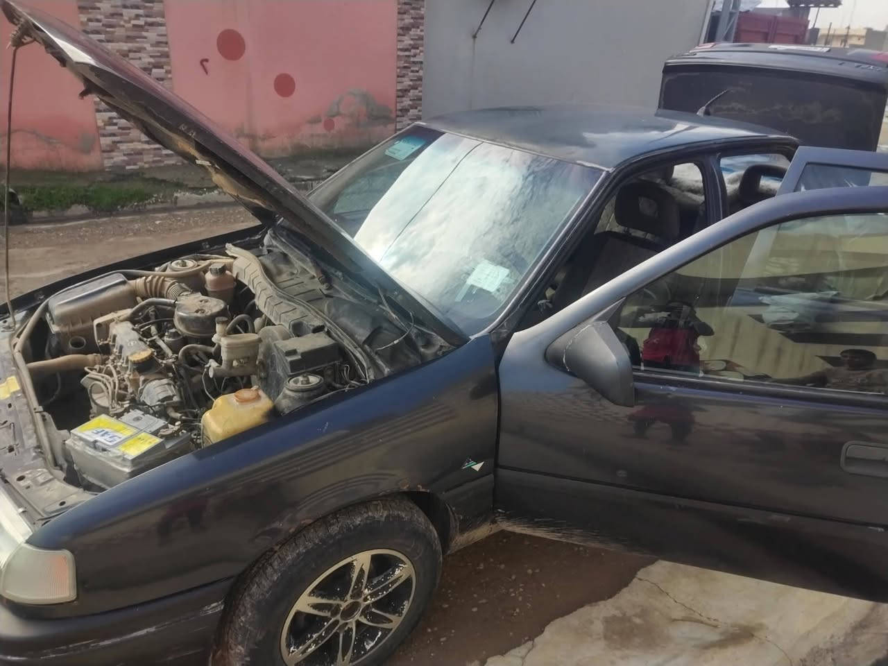 السلام عليكم عدنا سياره نضيفه الرقم بغداد فكتره 16 مشروع وطني محرك وگير شرط السعر 40  العنوان موصل حي الانتصار قرب أسواق حسام الرقم ***********
