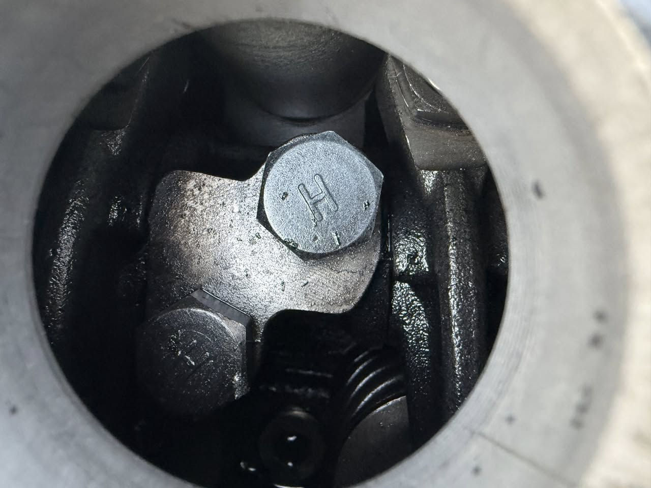 السلام عليكم
للبيع مولد نوع دايو دوزان  كوري V12

دبل سوبر 

التوليد استامفورد 625KVA

موديل 2015

عدد ساعات التشغيل 780ساعة فقط 

 سيطرة حديثة متطورة (برودكشن)إطفاء وتشغيل ذاتي فول اوتماتيك المولد 

شرط الحمل

 المحرك غير مفتوح 🔓 

العنوان-بابل -شوملي 

للاستفسار الاتصال ع الأرقام التالية 

***********/***********

علماً يتوفر لدينا من ال١٠كيفي إلى ٧٥٠
