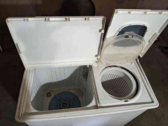 غساله للبيع شرط الشغل والنضافه السعر 45الف وبيه مجال  قليل الرقم***********
