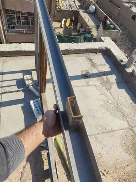 السلام عليكم باب حديد شغل درجة اولى ما مستخدم اشتريته ومن بنينا جبت قياس اصغر وما استخدمته  رايده ب 120الف علما مكلفني اكثر الطول 170 العرض متر عنواني بغداد عبيدي رئاسة. ***********
