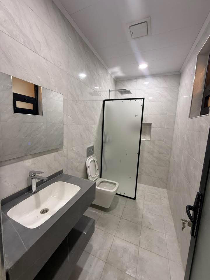 🔱 وحدات سكنيه زيرو للايـجـار في  عرصات الهندية 🔱

عنوان العقار : عرصات الهندية جهه السده قرب شركه BMW

🔶 المساحة  160 مـتـر ✔️

1️⃣ طابق ارضي معزول عزل تام 

صاله - مطبخ - حمامات عدد 2

غرف نوم عدد 2 ومناور

2️⃣ طابق الاول معزول عزل تام ✔️

صاله - مطبخ - حمامات عدد 2 

غرف نوم عدد 2 ومناور
ـــــــــــــــــــــــــــــــــــــــــــــــــــ

الـمـهـنـدس عــمـر الــزيــدي 

 ***********    -   ***********

نـسـتـقـبـل كـافـه العروض التجاريه والسكنية في الكراده

عنوان الشركة دار السلطان للعقار في العرصات الهنديه مجاور فندق بلوم
