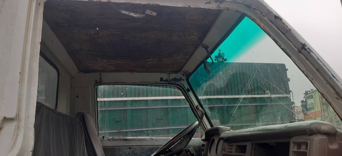 بسم الله الرحمن الرحيم
سلام عليكم 
سيار دانيا للبيع 
رقم بغداد صدامي
مكينه بانزين 
سنويه ساقطه 

للستفساره ***********
