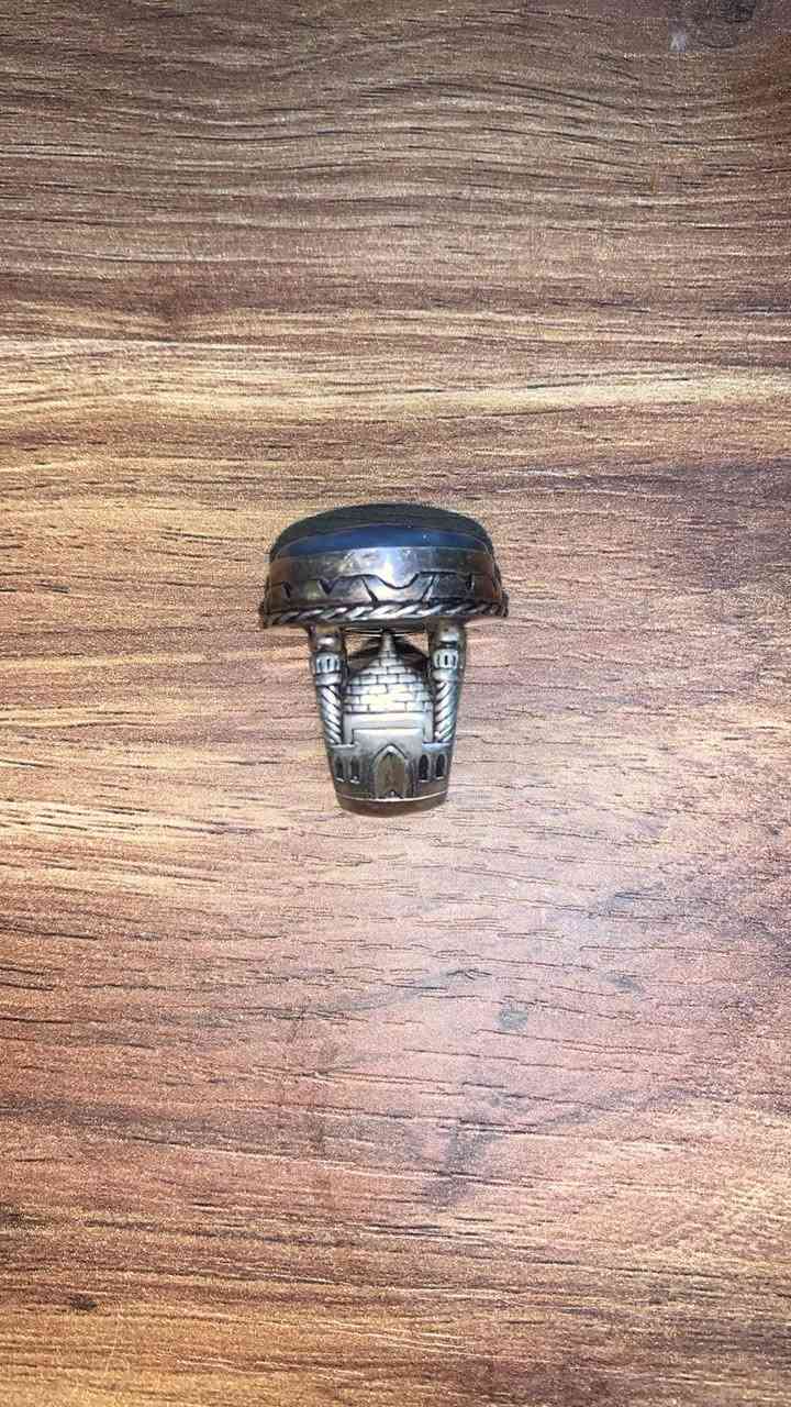 عقيق ازرك مخطوط 
صياغة شوفها كدامك
المحبس الصور تتكلم بيه 👍
السعر خاص شباب


**إذا كنت صاحب هذا الإعلان وتريد حذفه لأي سبب، رجاءا أرسل رسالة إلى الدعم الفني**