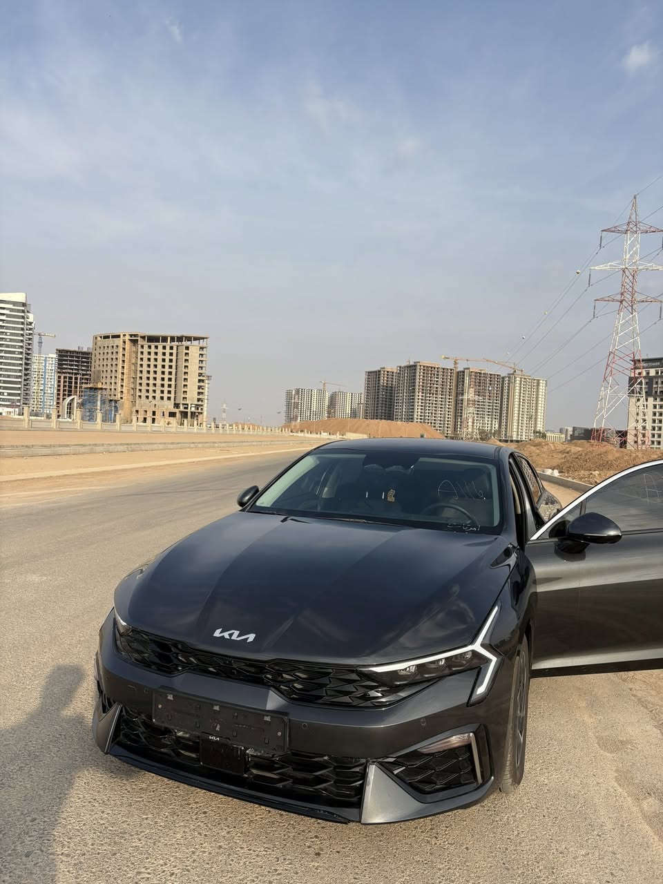 السلام عليكم 
 K5 2025 هايبرد 
محرك 2.0L 
 900 كم يعني اخت زيرو 
سيارة فول مواصفات ومعروفة مواصفاتها مال Gt line كير ماوس وداتا شو وبصمة تقدم السيارة وترجعها والخ بس عدا البانوراما
سعرها 190 ورقة 
ضررها جاملغ الخلفي والبوند صبغ
والصندوق مبدل بلادي وفقط بخ
مكانها اربيل 
*********** واتساب و اتصال
