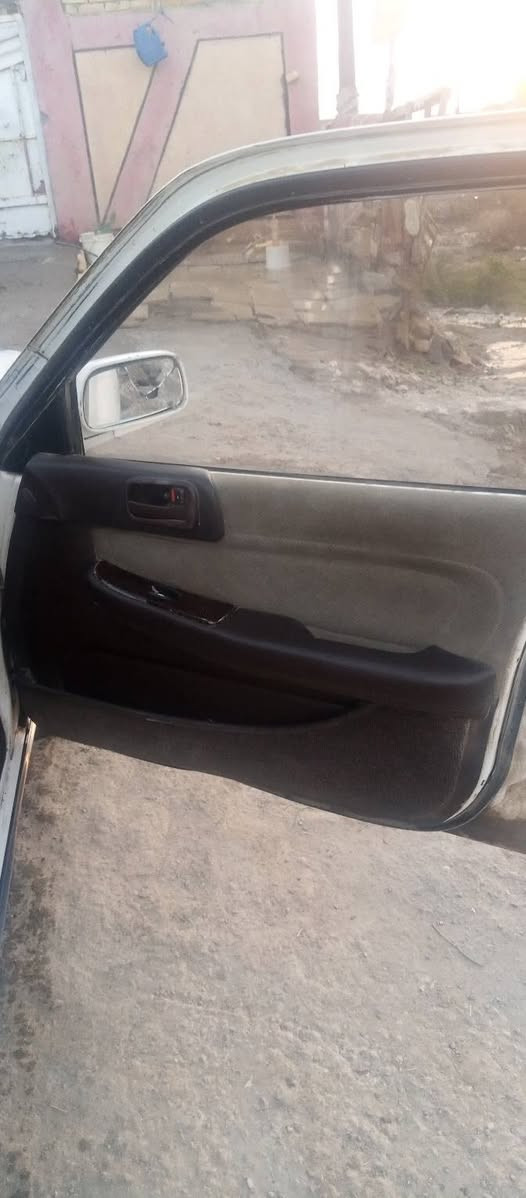 السلام عليكم كرسته كصيف لبيع موديل 93مكينه وكير ونجي مكفول من نقل جثه والكصه وكافه الاصوليات لايتات زنون ابو عيون سنتر لوك شغال دواخل لون عسلي تبريد شغال حداديه زينه سياره جاهزه مال جناي مكان ناصرية شطره رقم راعيه ***********السعر 38وبيه مجال
