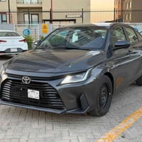 تويوتا يارس  بدون رقم فحص  وارد خليجي موديل 23  بيها صبغ جاملغ وبنيد و...