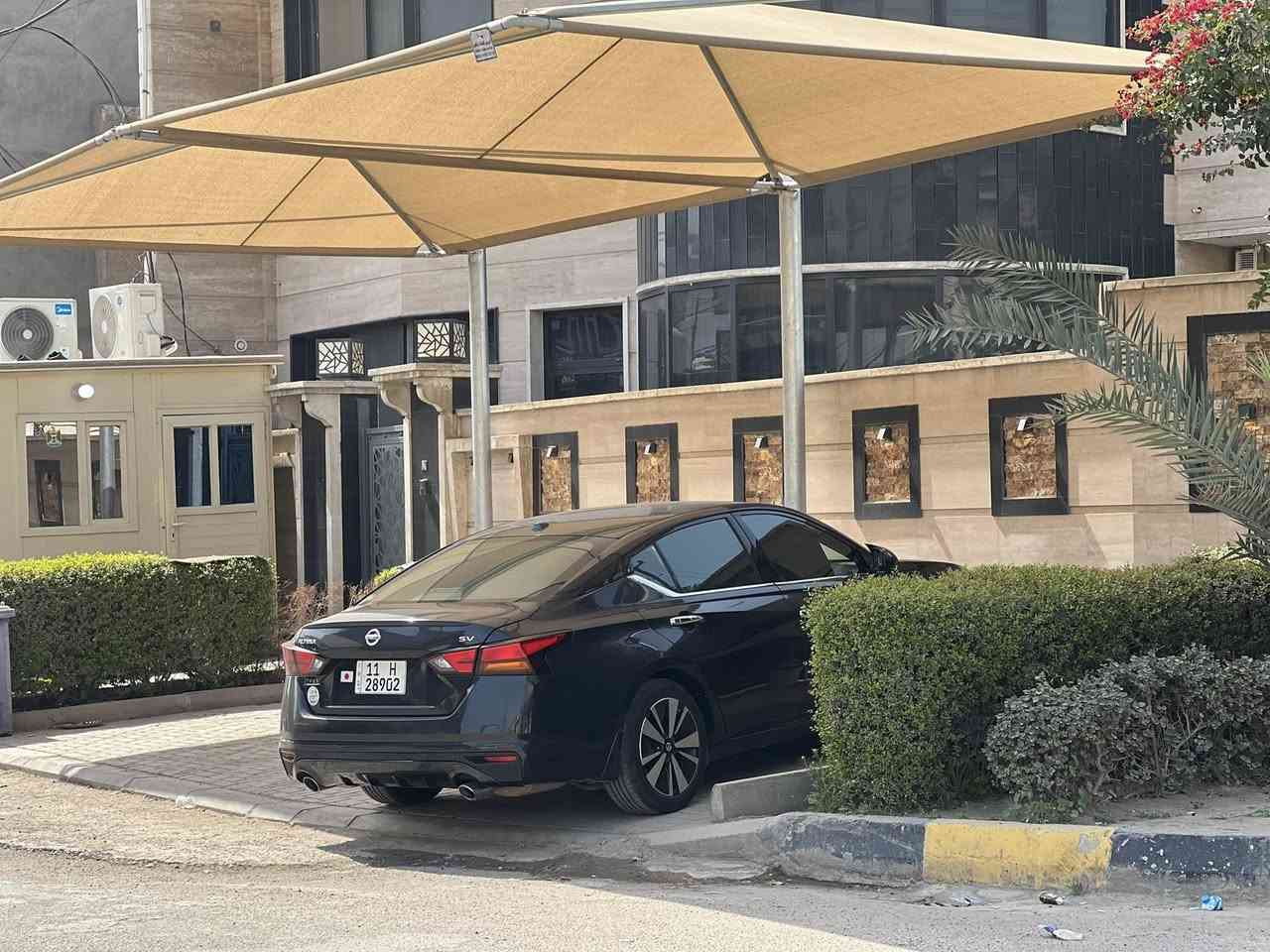 نيسان التيما 2019 فول 1/1 🇯🇵
SV PLUS — وارد أمريكي

💰 السعر: 135 ورقة
📍 بغداد / بغداد الجديدة – النعيرية

✅ الممشى: 96 ألف ميل
✅ رقم بغداد دولي باسمي شخصياً
✅ سنوية 2030
✅ غرامات صفر
✅ هزة جديدة

المواصفات:

* بصمة أبواب + تشغيل عن بعد + بصمة جنطة
* شاشة كبيرة تدعم Apple CarPlay و Android Auto
* فتحة سقف
* كرسي سائق كهربائي
* تدفئة كشنات + تدفئة ستيرن
* Auto Hold
*تبريد قطعتين
* كاميرا خلفية + حساسات
* رادار أمامي مانع اصطدام
* رادار تفاعلي + Blind Spot
* المحافظة على المسار
* قيادة ذاتية
* رادار خلفي توقف ذاتي
* كتابة ضوئية عتبات الأبواب

⚙️ محرك 2500cc مكفول
⚙️ گير CVT بلادي على وضع الشركة ومكفول
⛽ بانزين قطرة وعادي ما أدير غير محسن
🎨 دهن أصلي والسيارة متعوب عليها

🛠️ الملاحظات:

* حادث وارد أمريكا موضح بالتقرير بالكامل
* بالعراق صار بيها بارد بالجاملغ مال السائق فقط
* التبريد شغال طبيعي لكن يحتاج صيانة بسيطة
* تخم تايرات جديد

📞 *********** — اتصال وواتساب

كلشي موضح بالمنشور، واللي تعجبه السيارة حياه الله
