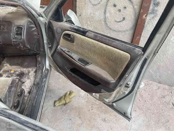 السلام عليكم كرستا لبيع سابقا كانت كفاله حاليه تعرضت إلى حادث مكينه وكير ونجي جديد سنويا ل٣٠ بسمي سعرها 25وبيها مجال *********** فاو
