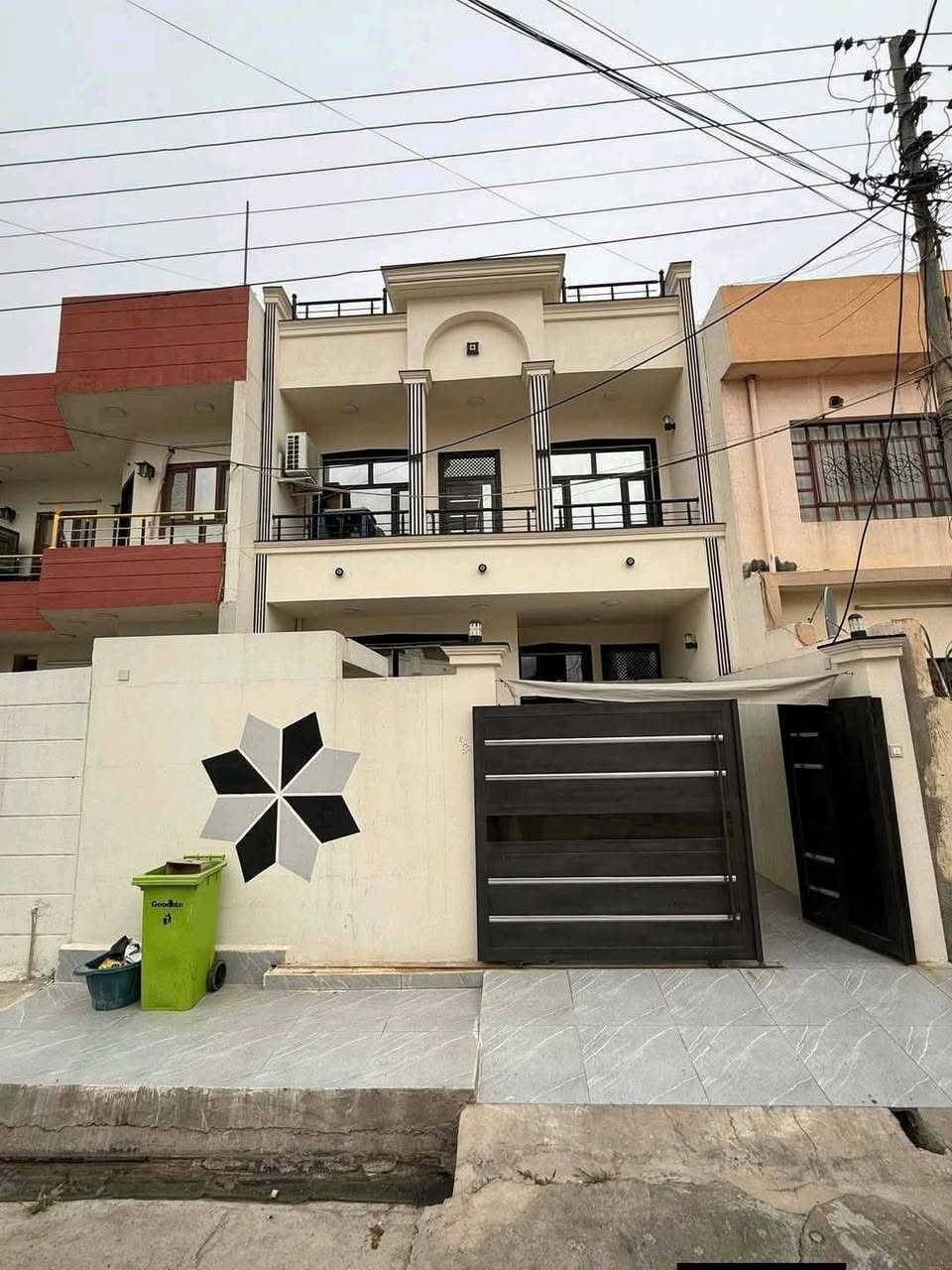 دار للبيع بناء فول مواصفات عنوان  كــركــوك حــي الأسرى والمفقودين  سايدين جامع المعراج خلف التجاري

المساحة :- 130 متــــر واجهـــة 6.5 متــــــر 
طابقين كامل 

طابو ملك صرف شرط التحويل 

للاتصال بنا ***********☎️

#السعر155مليون مع المجال

او مراجعة مكتب صباح كركوك للعقارات 
  قرب جامع المعراج
