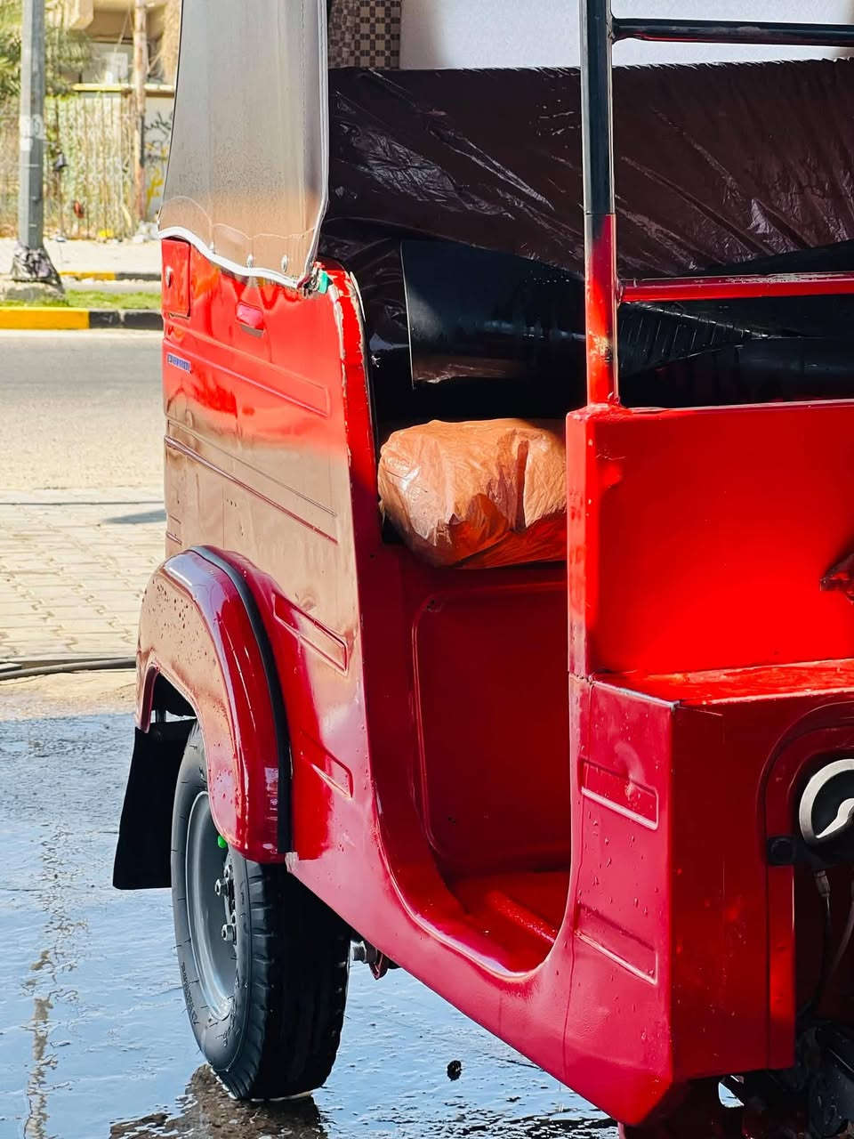 السلام عليكم توك توك موديل 17 جاهزه من كل شيء اي نقص ما بيها لا ضربه ولا صبغ ما عدد دوس فقط اي نقص ما بها العنوان بغداد الحسينيه الراشديه السعر 5,250 بها شيء قليل ***********
