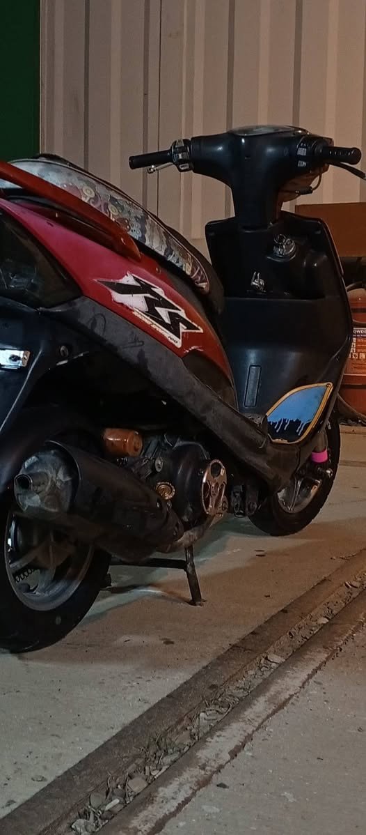 السلام عليكم دراجه ماكس للبيع بوشه55بلاديه بيها تزويد رياضي كله اصلي  الرقم***********مكان الزعفرانيه الاربع شوارع
