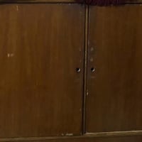 للبيع مستعجل... بوفية بس باب وحده يرادلها تشكيل وكنتور هم موجوده بابه ...